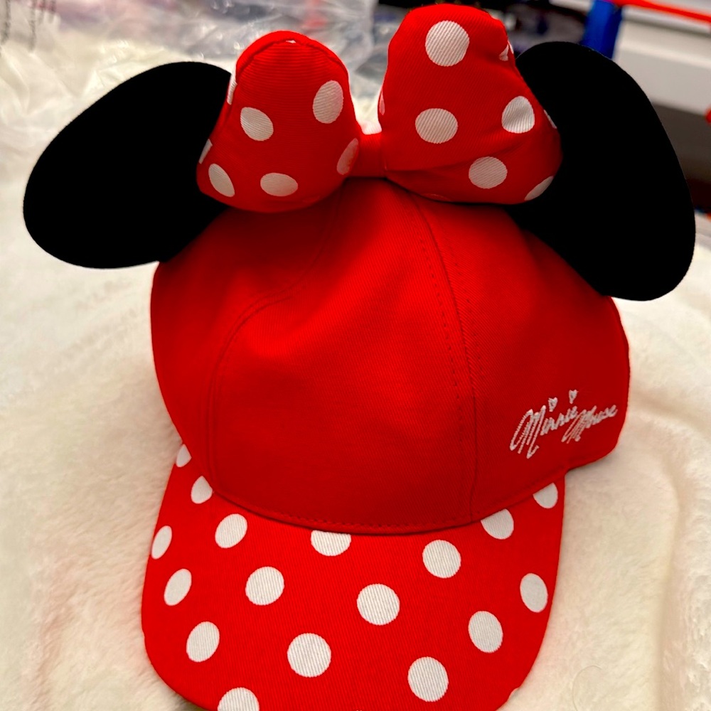 Minnie Mouse cap, new with tag